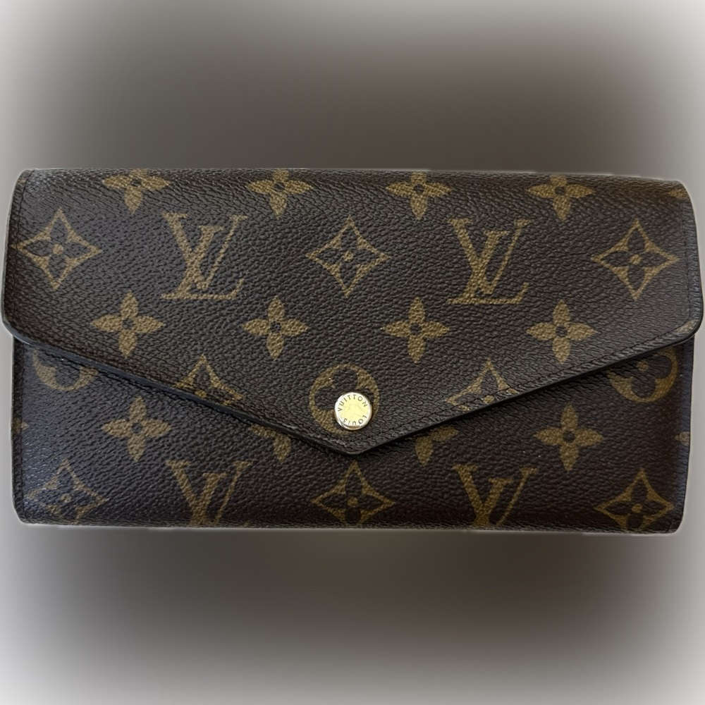 Authentic Louis Vuitton Monogram Canvas
Sarah Wallet